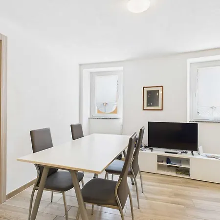 2curio Court House Charming In Malcantone Apartment *